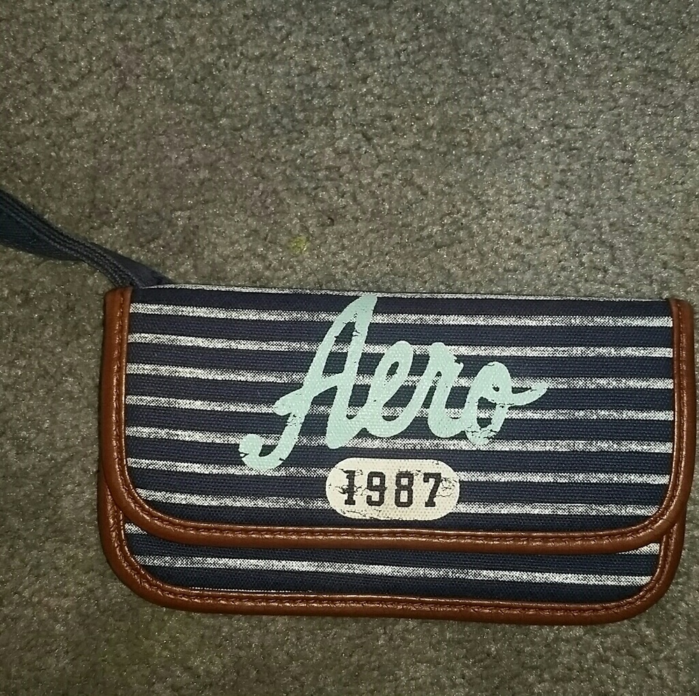 Aero Wristlet